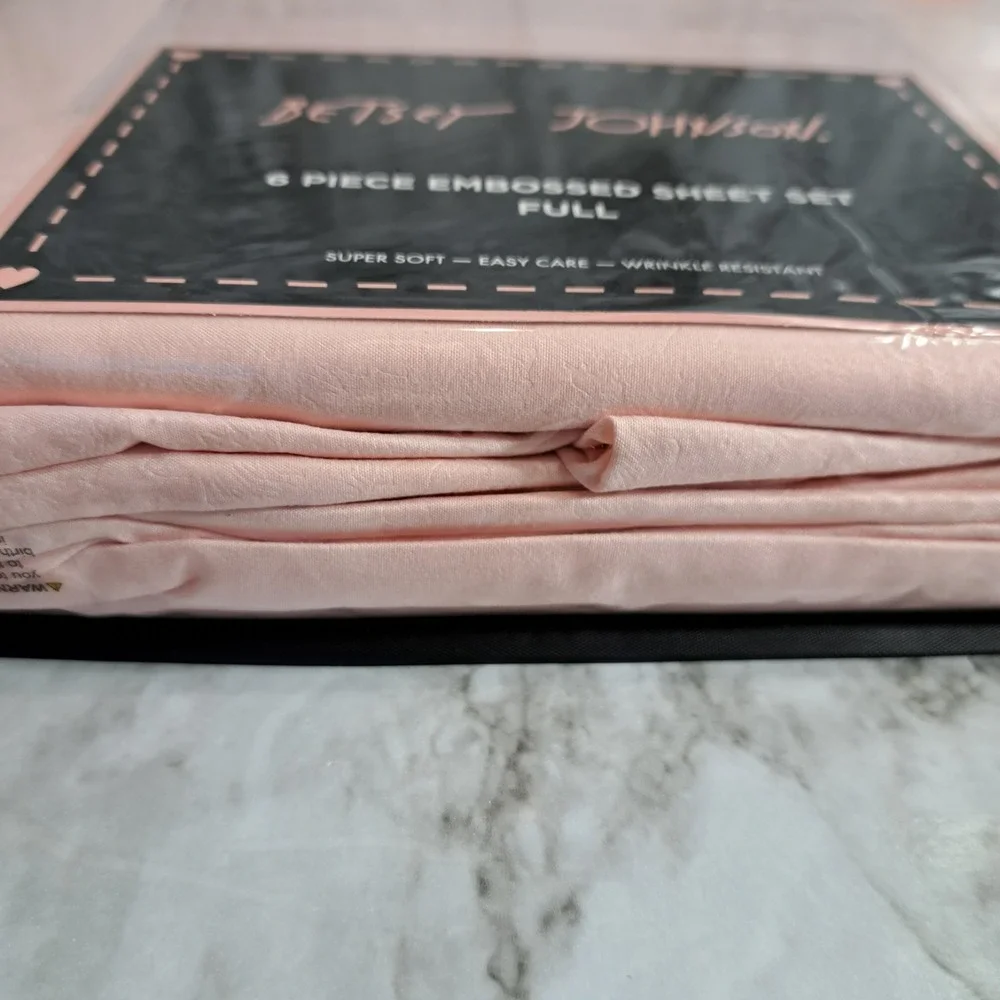 Betsey Johnson Full 6 Piece Embossed Sheet Set Pink Includes‎ Bonus Pillowcases